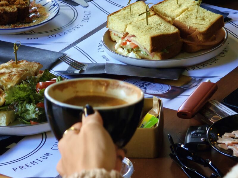 SELLING a 100 sq.m. coffee shop in an excellent spot, next to Panteion University. It is a fully equipped and ready for immediate operation shop, set up with modern equipment and available products. It is found in an area with constant flow of people.