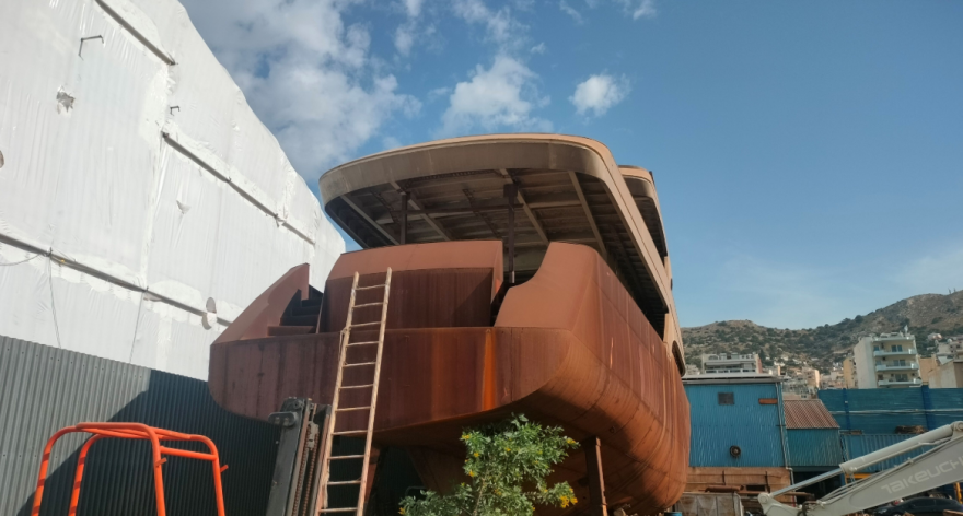 Από φιλόδοξο luxury σκάφος κατέληξε κουφάρι επί δύο δεκαετίες σε ναυπηγείο: Η «Χίμαιρα» βγαίνει ξανά σε πλειστηριασμό