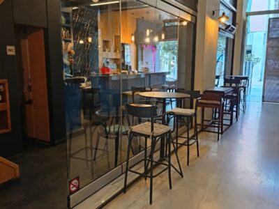 Πωλείται καφέ μπαρ – μεταβίβαση άδειας λειτουργίας, πλήρως εξοπλισμένο σε κεντρικό σημείο με σταθερή πελατεία.