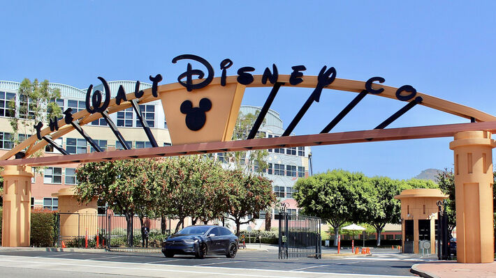 In the case of dismissals of 1,000 workers, the «Walt Disney»