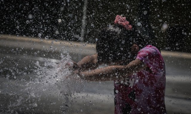 Σε κλοιό καύσωνα η νοτιοδυτική Ευρώπη: Ρεκόρ θερμοκρασιών σε Ισπανία, Πορτογαλία και Ιταλία