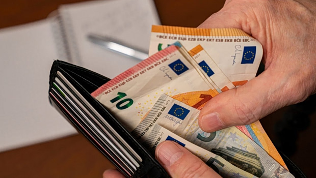 Κόκκινη κάρτα για το χαράτσι της εισφοράς αλληλεγγύης
