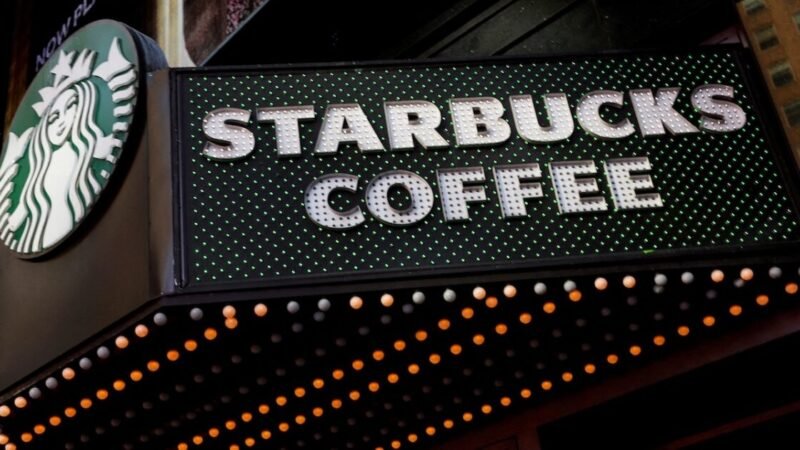 H Starbucks απολύει εργαζόμενους στις ΗΠΑ και κάνει reset στην Ελλάδα