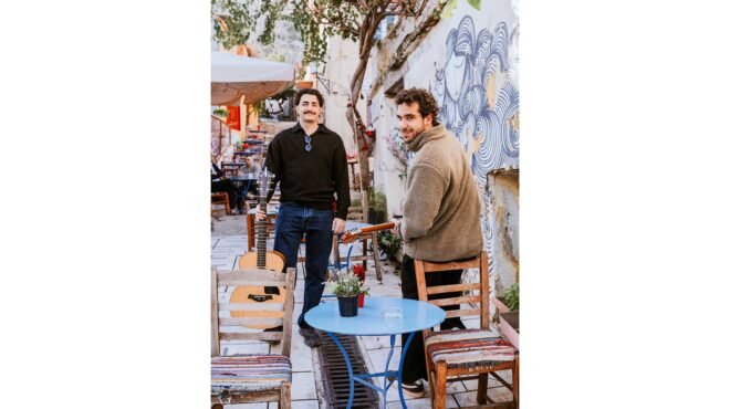 tiktokers-με-πτυχίο-από-το-οπα-564103117