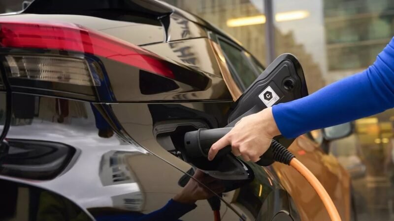 Ηλεκτρικό αυτοκίνητο: Πέντε βασικές ανησυχίες και τι ισχύει στην πράξη