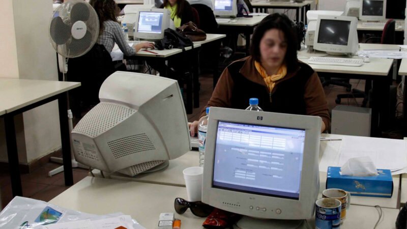Which civil servants will see increases up to 300 euros
