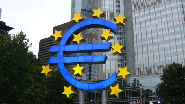 Νέα αύξηση προ των πυλών, κερδίζουν οι τράπεζες, μένουν πίσω οι καταθέτες