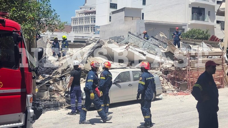 Κατάρρευση πολυκατοικίας στα Πετράλωνα, πληροφορίες για εγκλωβισμένους – Οι πρώτες εικόνες
