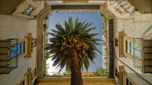 Χωρίς κλιματιστικό: Πώς οι Νοτιοευρωπαίοι κρατούν τα σπίτια τους δροσερά