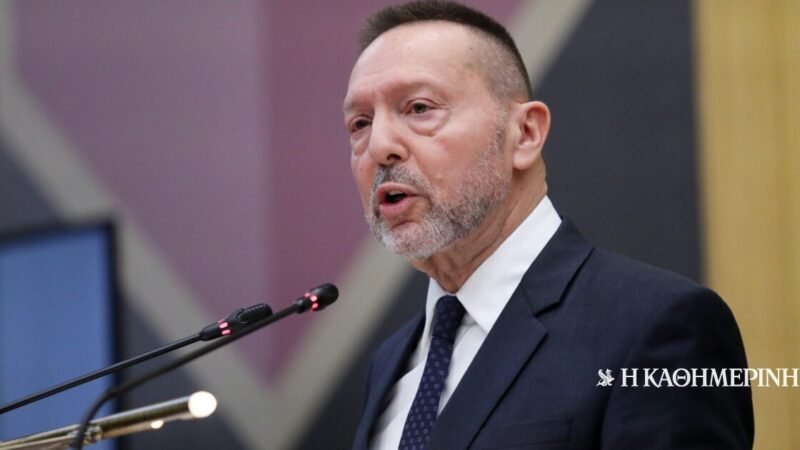 Καμπανάκι για τις δημόσιες συντάξεις από τον Γιάννη Στουρνάρα
