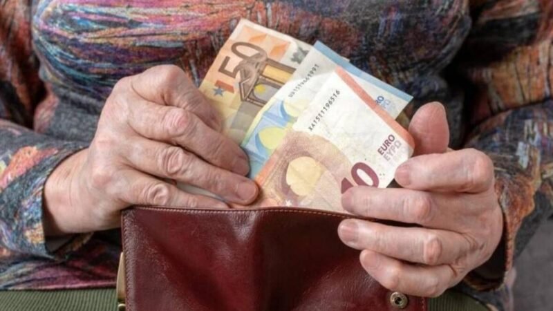 Αναδρομικά έως 3.500 ευρώ και αυξήσεις συντάξεων: Ποιοι πληρώνονται