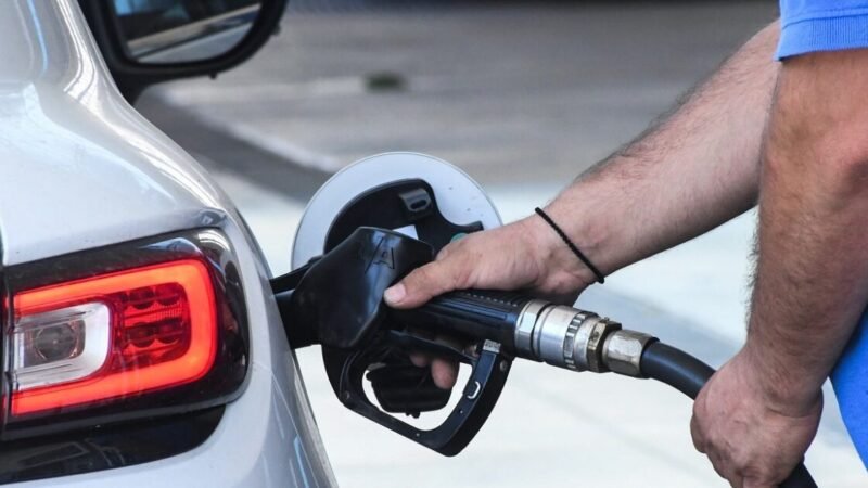 «Σημειωτόν» η βενζίνη παρά την επιστροφή του Brent στα προ πολέμου επίπεδα