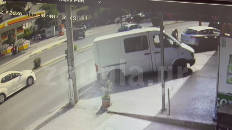 «Ακυβέρνητο» αυτοκίνητο διέσχισε τη λεωφόρο Γαλατσίου