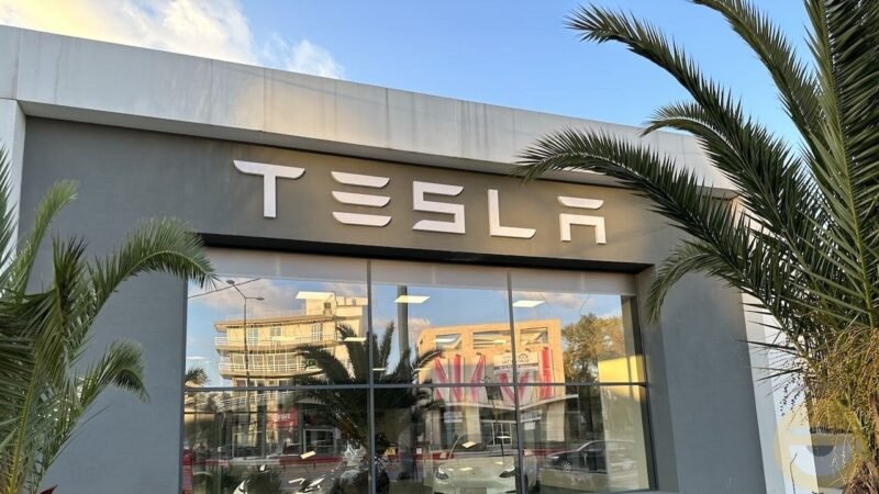H Tesla φτιάχνει το μεγαλύτερο κέντρο της στην Ελλάδα - Tesla