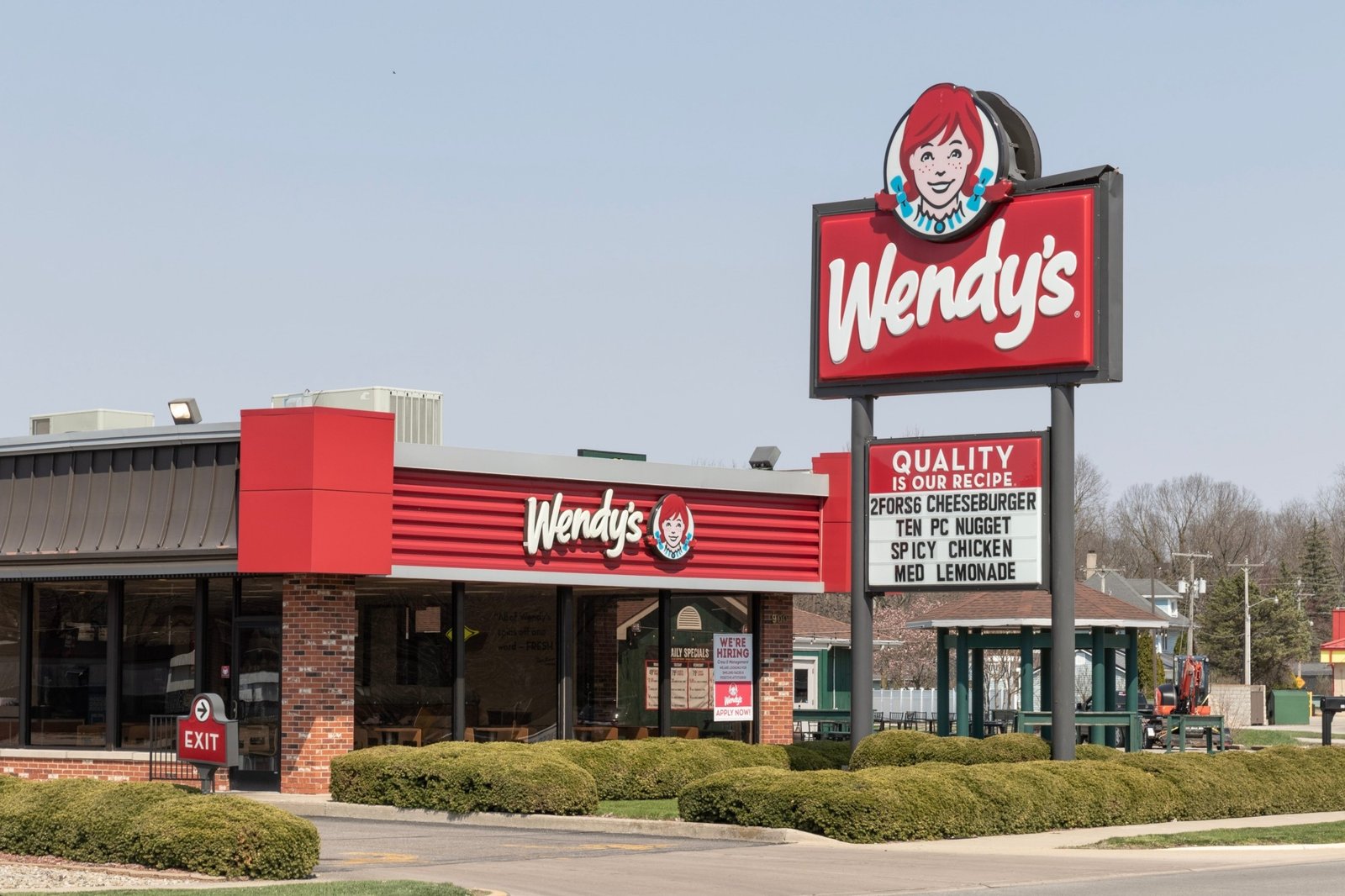 Wendy’s: Πώς ένα σχόλιο στα social εκτόξευσε τη μετοχή σε ιστορικό ράλι