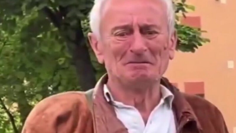 Το συγκινητικό «αντίο» - 74χρονος αποχωρίστηκε το αυτοκίνητό του μετά από 34 χρόνια