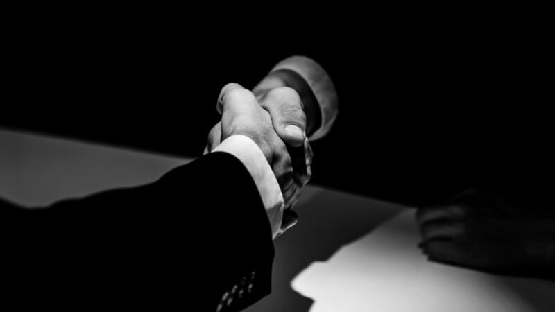 Τα σενάρια για μεγάλο deal στις ελληνικές τράπεζες και φθινοπωρινές κάλπες