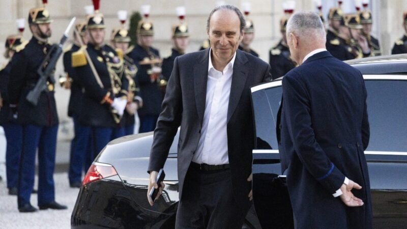 Ξαβιέ Νιέλ: Ποιος είναι ο δισεκατομμυριούχος που γίνεται ο μεγαλύτερος μέτοχος της Vodafone με το νέο deal των 6 δισ. | Ειδήσεις για την Οικονομία