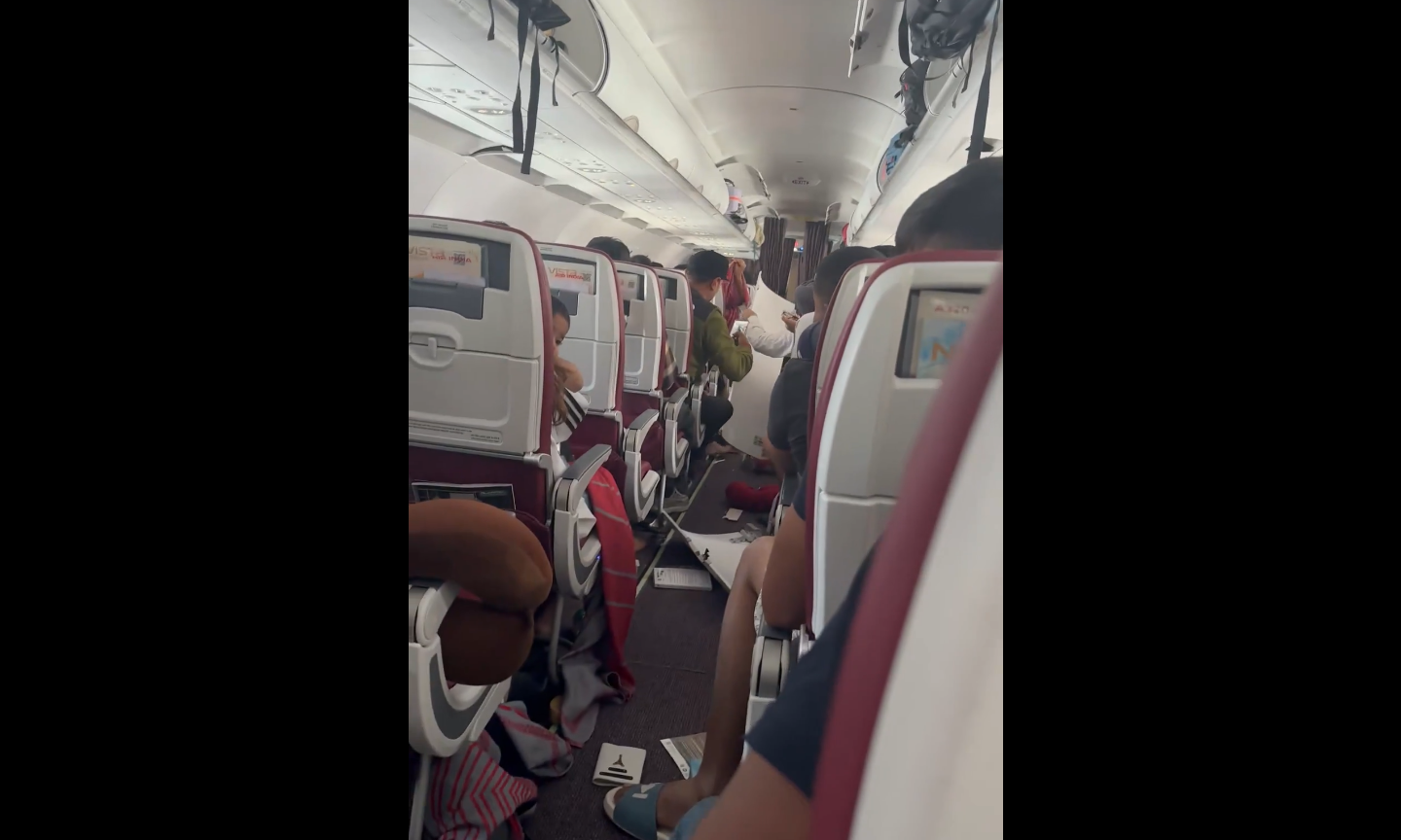 Τρόμος σε πτήση της Air India: Τουλάχιστον 17 επιβάτες τραυματίστηκαν από έντονες αναταράξεις
