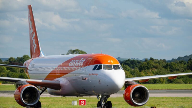 Mega - deal 7,7 δισ. δολ: Η Apollo εξαγοράζει την EasyJet - Η πρώτη δήλωση του sir Στέλιου Χατζηιωάννου