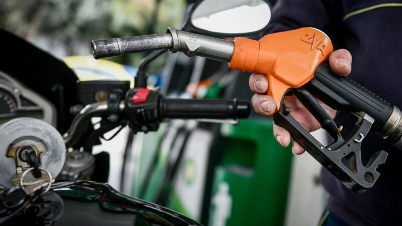 Ακρίβεια: Έρχεται διπλή παρέμβαση σε καύσιμα και ρεύμα