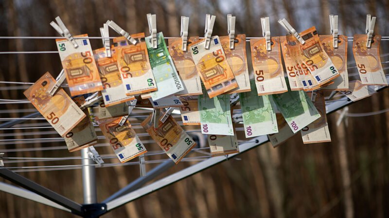 Αντέχουν τα μετρητά στην επέλαση των καρτών και του IRIS – Τι δείχνουν τα στοιχεία για την Ελλάδα, τι ισχύει στην Ευρώπη