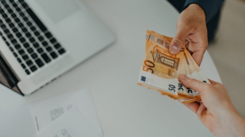 Από 2.000 έως 10.000 ευρώ τον μήνα: Ποια επαγγέλματα δίνουν τους καλύτερους μισθούς στην Ελλάδα το 2026 | Ειδήσεις για την Οικονομία