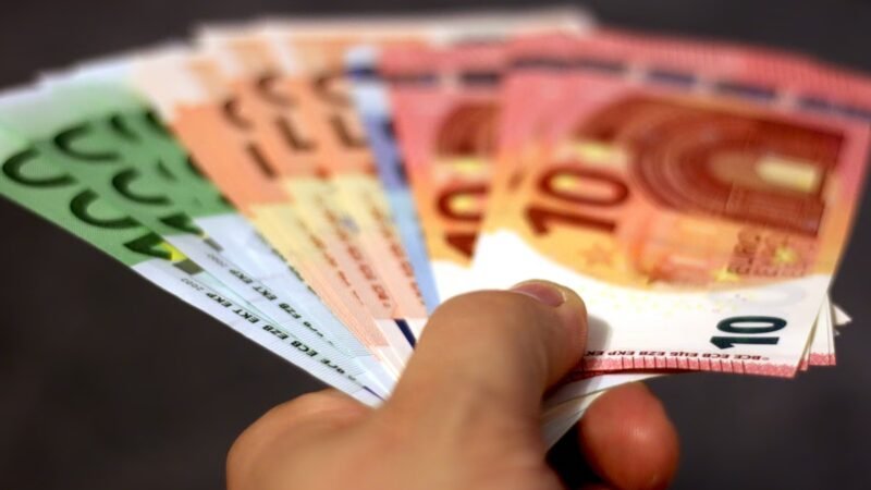Ανεργία: Άνοιξαν οι αιτήσεις για το νέο επίδομα των 300 ευρώ της ΔΥΠΑ - Οι δικαιούχοι