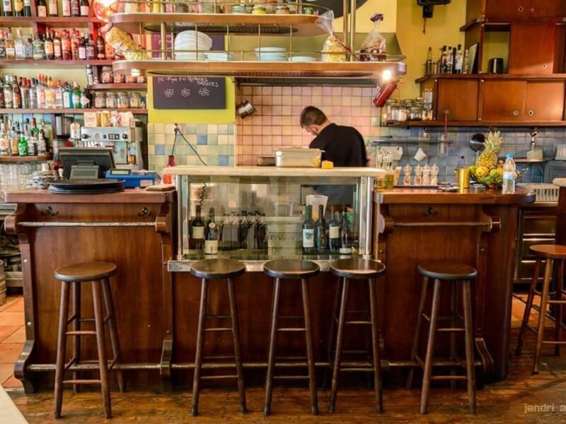 Πωλείται εξοπλισμένη επιχείρηση εστίασης, κέντρο Θεσσαλονίκης