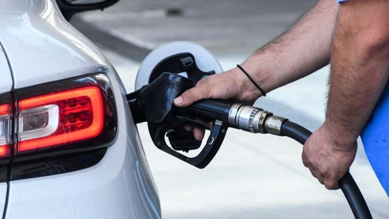 Οι Έλληνες γυρίζουν την πλάτη σε βενζίνη και diesel