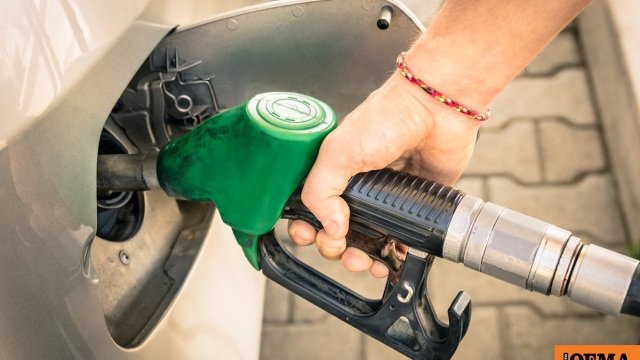 Πλαφόν στην τιμή της βενζίνης και του πετρελαίου κίνησης βάζει και τρίτη πετρελαϊκή εταιρεία στην Ιταλία