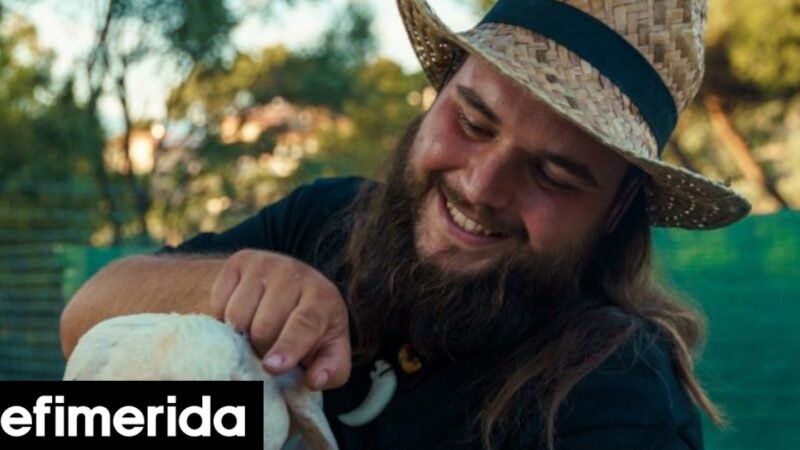 «Έκανα κυριολεκτικά all in»: Ξεκίνησε με 100 ευρώ και σήμερα καλλιεργεί microgreens για κορυφαίους σεφ -Η ιστορία του Θανάση Καλλιντέρη