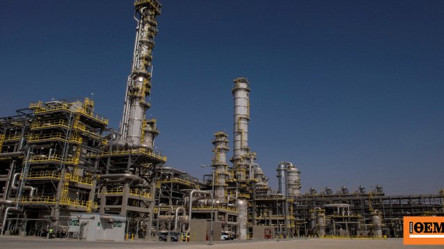 Παγώνει τις παραδόσεις πετρελαίου σε ευρωπαϊκά διυλιστήρια για τον επόμενο μήνα