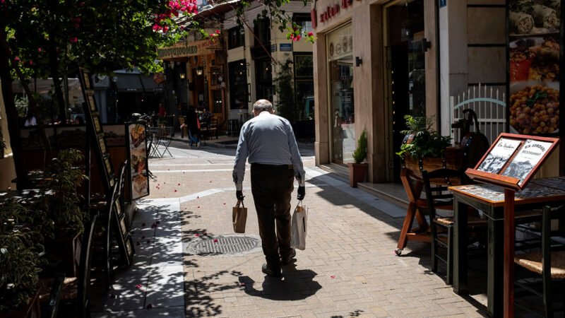 Συντάξεις δύο ταχυτήτων: Στα 775 ευρώ οι νέες του ΕΦΚΑ, στα 1.229 ευρώ του Δημοσίου