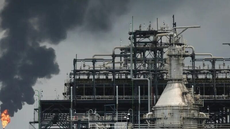 Το Brent κάτω από τα 100 δολάρια ανά βαρέλι – Οι τρεις καταλύτες που αλλάζουν την κατάσταση στην αγορά