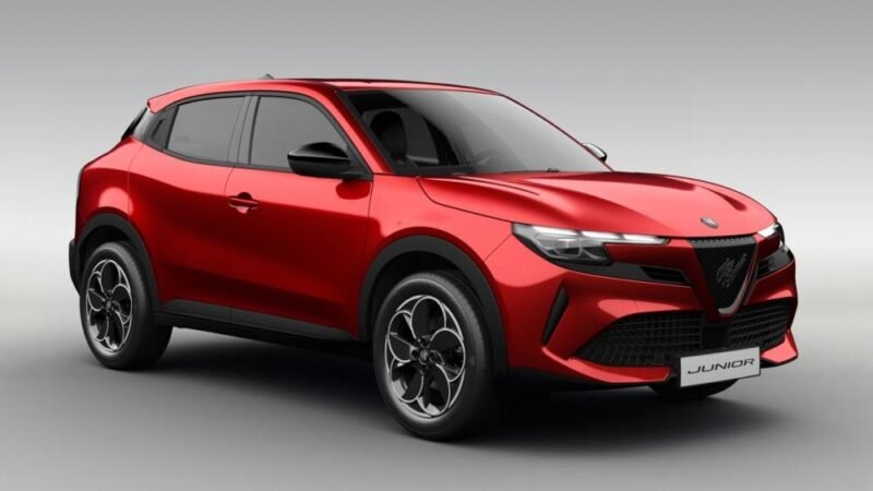 Νέα Alfa Romeo Junior Ibrida Business με ΛΤΠΦ 19.972 ευρώ