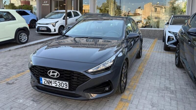 Hyundai i30 1.5T 7DCT με 11.200 χλμ. πωλείται 6.000 ευρώ κάτω