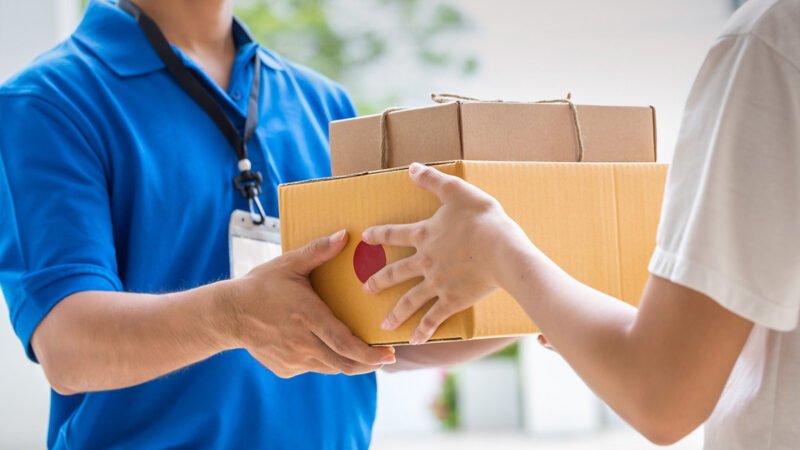 Courier: Φρένο στην κατάργηση των μετρητών στην αντικαταβολή