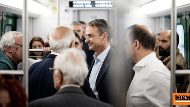 Mitsotakis on the Electric route with the first train modernized, talked to passengers and tourists, watch videos