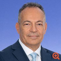 Ποιοι μοιράζουν χρήμα και ποιοι το κυνηγούν